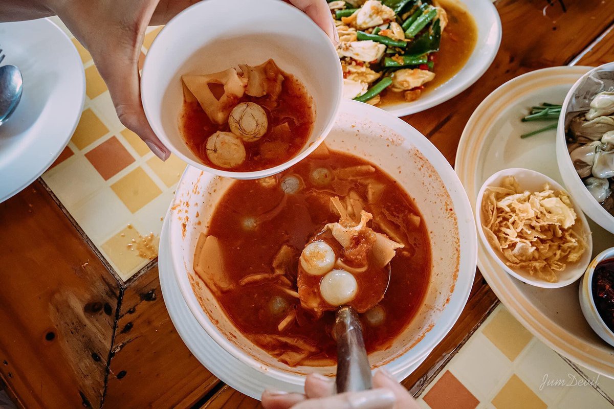 kingk0ngkwan's tweet photo. นี่คือร้านที่อร่อยที่สุดร้านนึง ใช้วัตถุดิบที่สดและดีมาปรุงอาหาร 
วันนี้แวปมาที่ จ.สมุทรสาคร เพื่อมาทาน
“ร้านกินกับก้อย”. 
ร้านนี้โดดเด่นเรื่องคุณภาพของอาหารทะเล เคลมเรื่องความสดความเด้ง บรรยากาศร้านดี ลมทะเลปะทะหน้า การบริการของพนักงานก็ดี ใส่ใจและคล่องแคล่ว #อร่อยบอกต่อ https://t.co/o0SRxQNx8D