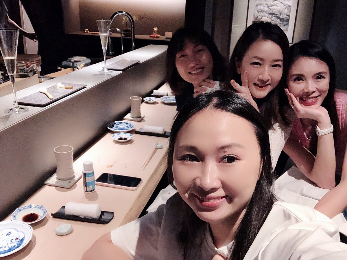 Norikocanada's tweet photo. 慶祝國際好友日～好朋友聚餐～
美味的料理🥂🥂🥂 #有生之年快樂 #友誼長存#Taiwan #Gourmet food #Taipei  #允星 #無菜單料理 #台灣 #Taiwan https://t.co/pk5CtZ0CA1