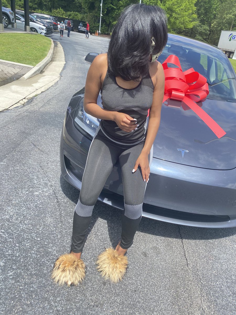 ImRealExclusive's tweet image. I love my car so much🥰🥰🥰🥰🥰🥰🥰🥰🥰 Yes my key is a black card🥵
