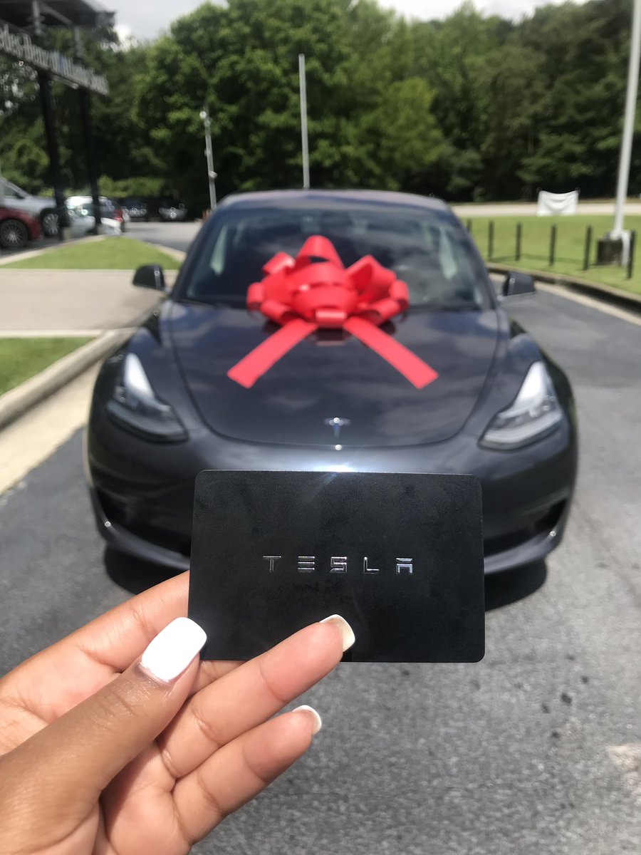 ImRealExclusive's tweet image. I love my car so much🥰🥰🥰🥰🥰🥰🥰🥰🥰 Yes my key is a black card🥵