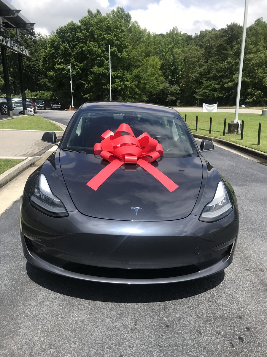 ImRealExclusive's tweet image. I love my car so much🥰🥰🥰🥰🥰🥰🥰🥰🥰 Yes my key is a black card🥵