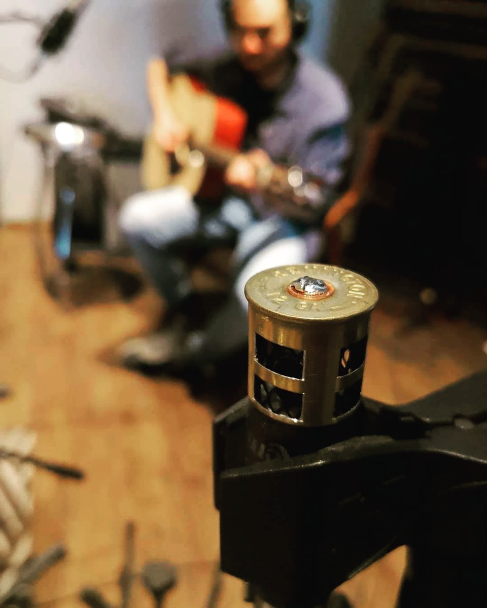 Blackvoltaudio's tweet photo. Black 212 de 12 Gauge Microphones es un micrófono de condensador de doble diafragma, sus cápsulas están posicionadas en XY para obtener una imagen stereo de la captura.
.
.
Ready. Aim. Record.
.
.
#12GaugeMicrophones #12gaugemics #Black212 #BlackvoltAudio #DistributedByBlackvolt https://t.co/m1pw9rBZbt
