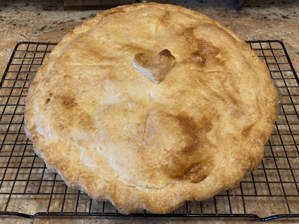 KelemenCari's tweet photo. I love my home land. I love its culture. So I just did a very American thing and baked an apple pie. 🇺🇸🍎🥧 https://t.co/9015Af1NxZ
