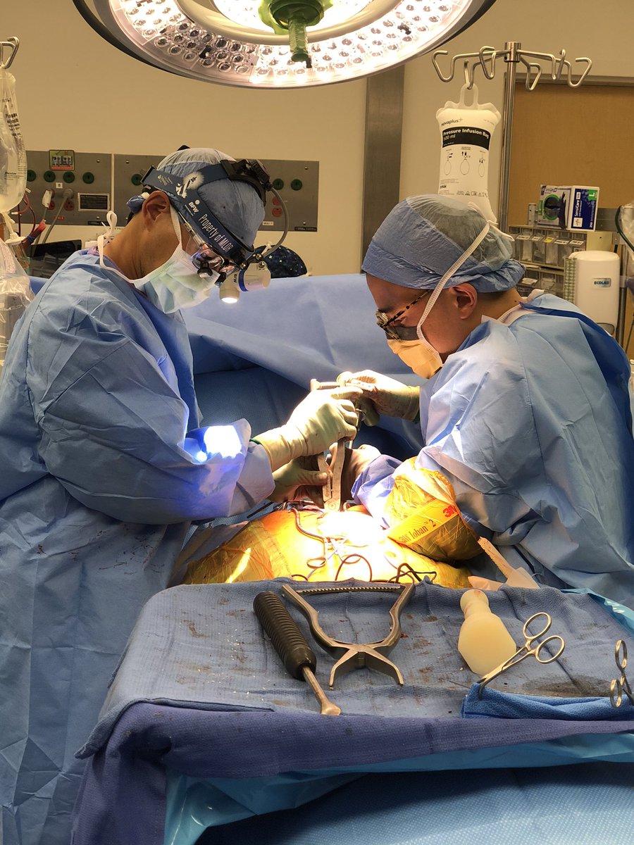 andrewchanMD's tweet photo. It feels like just yesterday I was a visiting sub-intern and Darryl was an intern, how the time flies! Honored to scrub with Darryl Lau on his final cases as a @NeurosurgUCSF #neurosurgery #resident - Look out Philidelphia and New York City 💪🏻💪🏻 #spinetime https://t.co/AYLiEsRkES