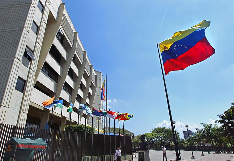 TSJ_Venezuela's tweet photo. Sala Constitucional del TSJ designa a rectores y rectoras del CNE https://t.co/qCiIEMbTAF https://t.co/EqMKwv507m