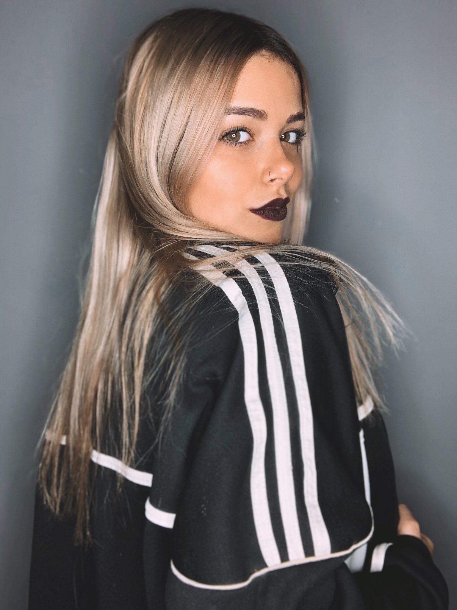 Caro Nigro🖤 on X: Acá va con pelo suelto🖤 t.coq8OuInOg7r  X