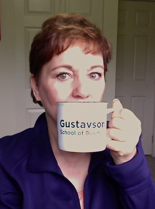 Here's my mug shot. ;-) Showing off my prize for best costume for the <a href="/GustavsonUVic/">UVic Gustavson School of Business</a> Assurance of Luau and Learning event (yes, in that order!). We are a biz school that knows how to have fun! #UVic #yyj <a href="/ExecProgsUVic/">ExecutiveProgsUVic</a>