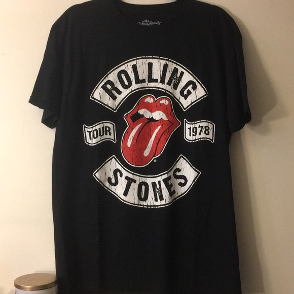 RA18SHOP's tweet photo. So good I had to share! Check out all the items I'm loving on @Poshmarkapp #poshmark #fashion #style #shopmycloset #stacyadams #therollingstones: https://t.co/AEDhnpUlXZ https://t.co/d8flnChXAV