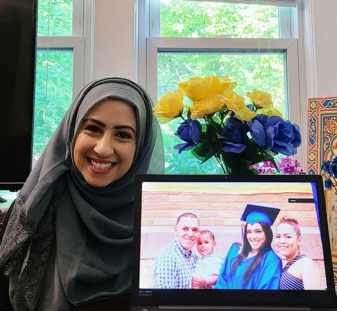 MsMalhas's tweet photo. I was able to snag a few more pics with our grads during the virtual graduation!! 🤗🎓 Congrats Class of 2020!!!  🎓💙💛🐝 #FCCAGrad2020 #ForemanPRIDE (pt.2) https://t.co/tuzh3qKpBK