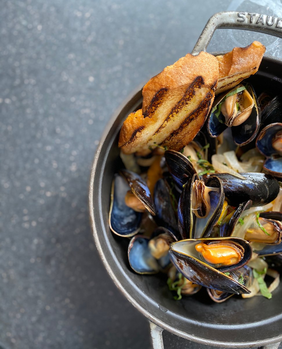 P.E.I Mussels with onion, garlic, fennel, tomato, white wine, herbs and toasted baguette.