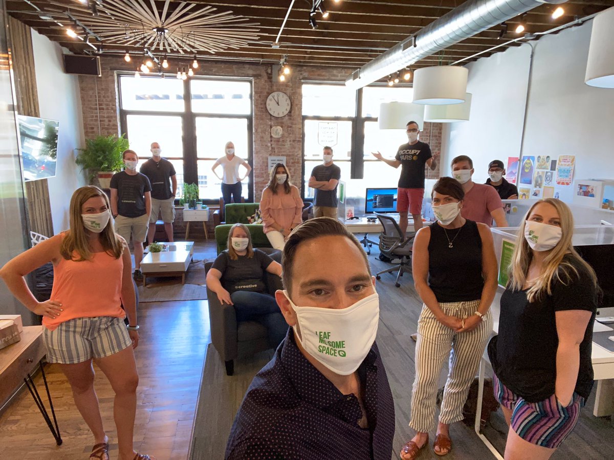 SproutComms's tweet image. It was so good to be back in the office under one roof today with some of my favorite people! #leafmesomespace #backtogether #nomorezoom #pantsnolongeroptional