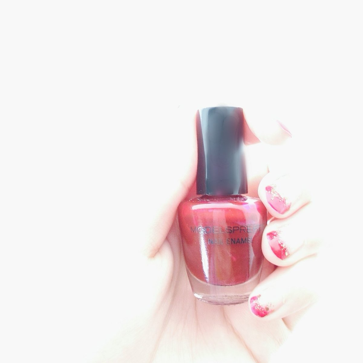 accessoryhannah's tweet photo. オーストラリアで買ったお気に入りのマニキュアです✨ じゅわっと血っぽい色がなんとも…♥
珍しい色がこんなにいっぱい、見てるだけでキラキラ 気分があがるのですっ‼
#modelsprefer
#Australia
#セルフネイル
#マニキュア
#海外コスメ https://t.co/B0qN5XVVeC https://t.co/aGZbBZWEBZ