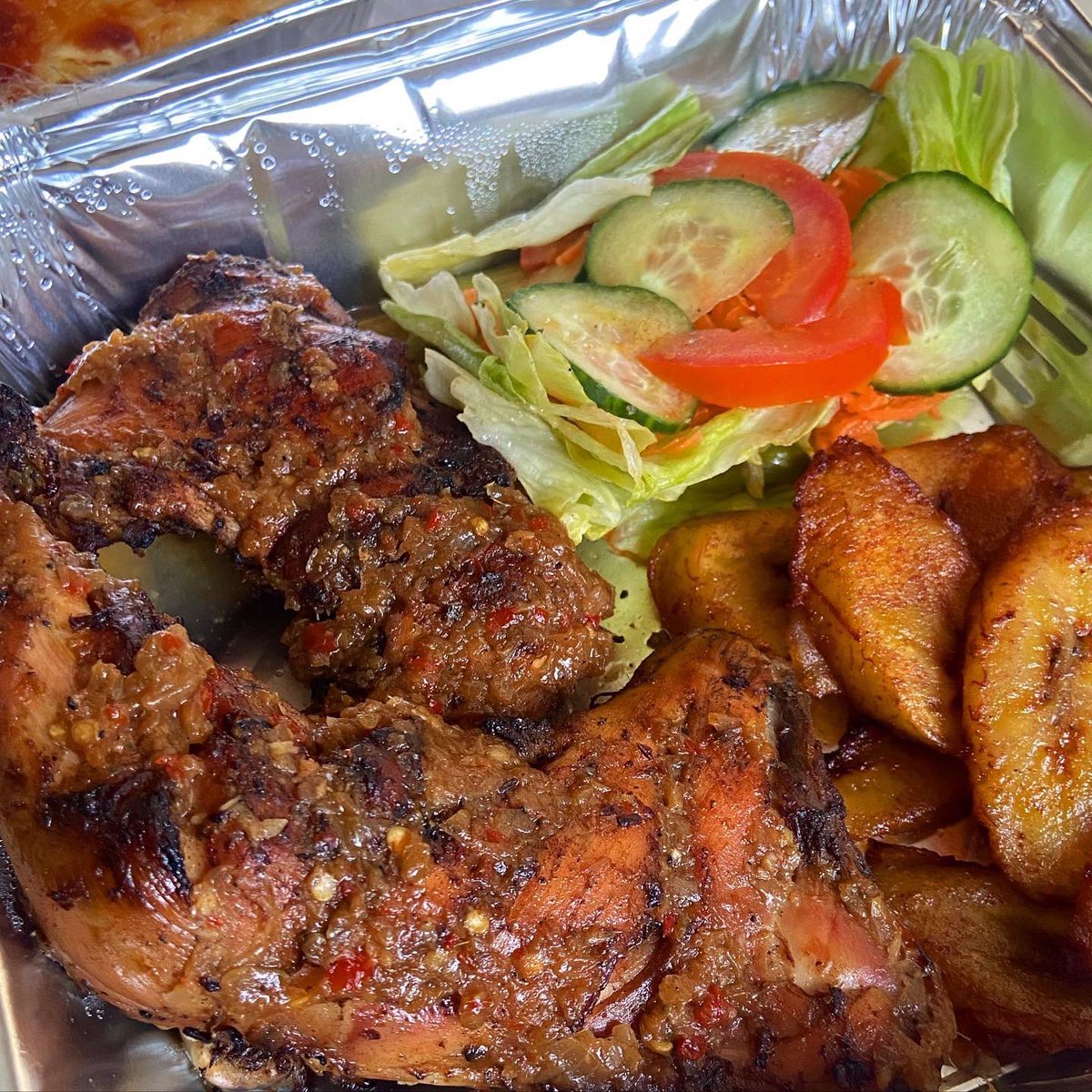 HoodGrubLdn's tweet photo. @lifeofsummah London based Takeaway! Black owned we do suya, lamb, chicken, mac &amp; cheese you name🎤🎶 We’re new to Twitter but check out &amp; follow our insta: https://t.co/dmfmWUQl7N Free Delivery to all SE Postcodes❤️ https://t.co/K8czP1GB9l