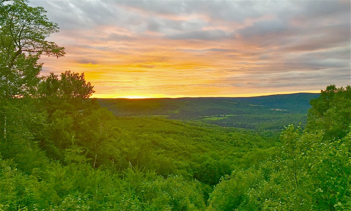 Great way to end the week with a sunset over the Keppoch!
#keppoch #novascotia #summer #thankyou #mountainbike #trails #keppochmountain #sunset