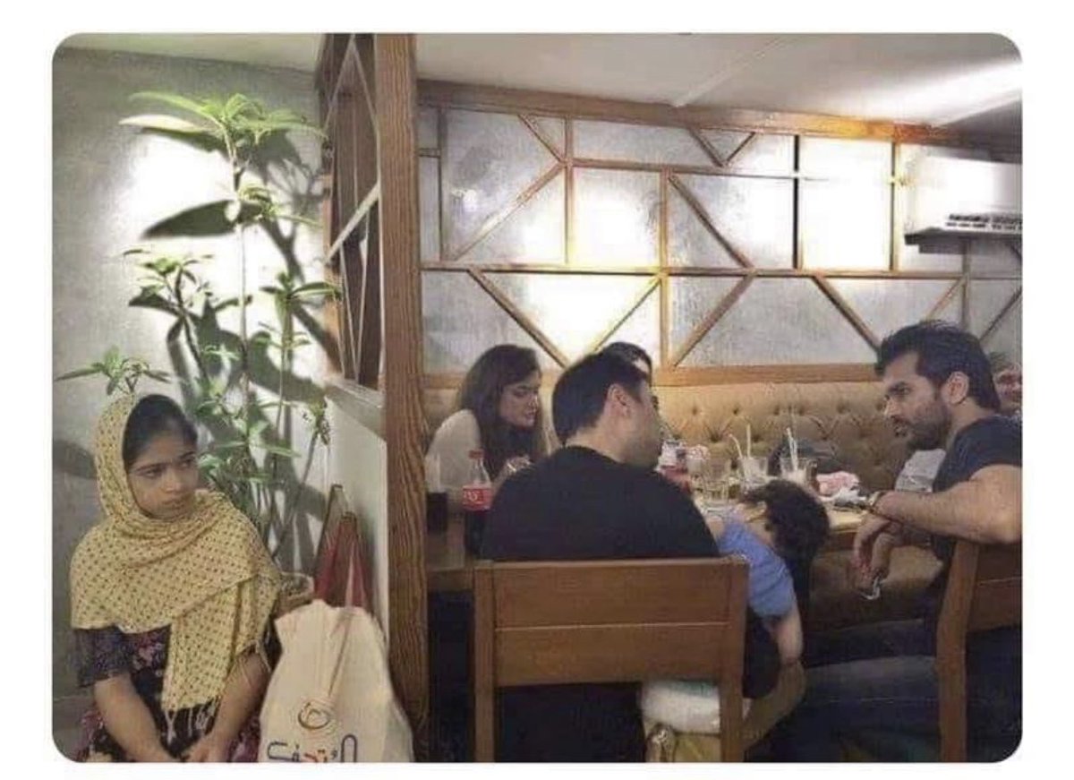 OmarShaf1q's tweet photo. If you can’t feed your helpers please don’t bring them to restaurants. https://t.co/0ZD2NGYBhN