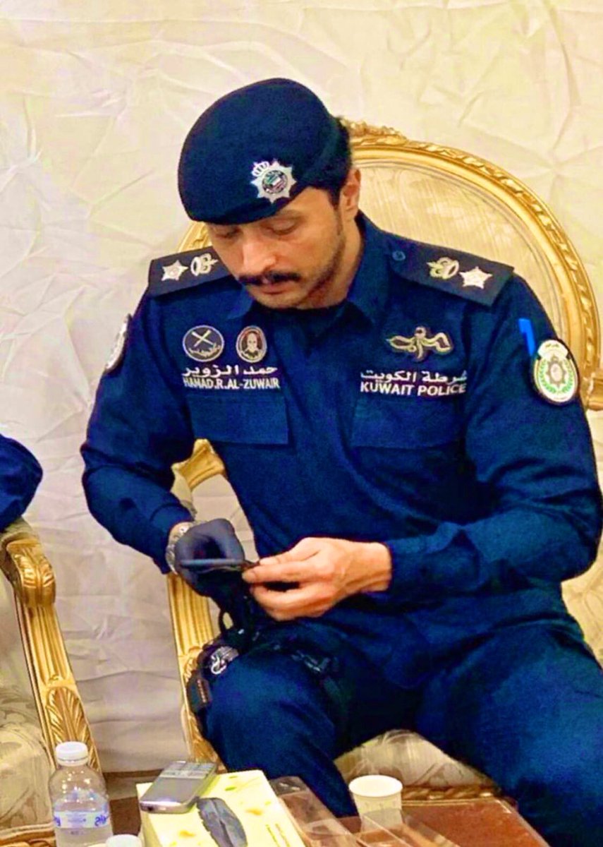 حمد راجح الزوير
 
اسم يفرض وجوده 
شاء من شاء وأبى من أبى

عُرف بالالتزام والاخلاق
والجناب الطيب والنفعه 

رساله لمن يصطاد في الماء العكر 
المتطوعين واهل الكويت من بداية الأزمه وهم يترددون على نقاط التفتيش بالخدمات من باب شكر رجال الداخلية على مايقومون به

الى الامام يابو راجح