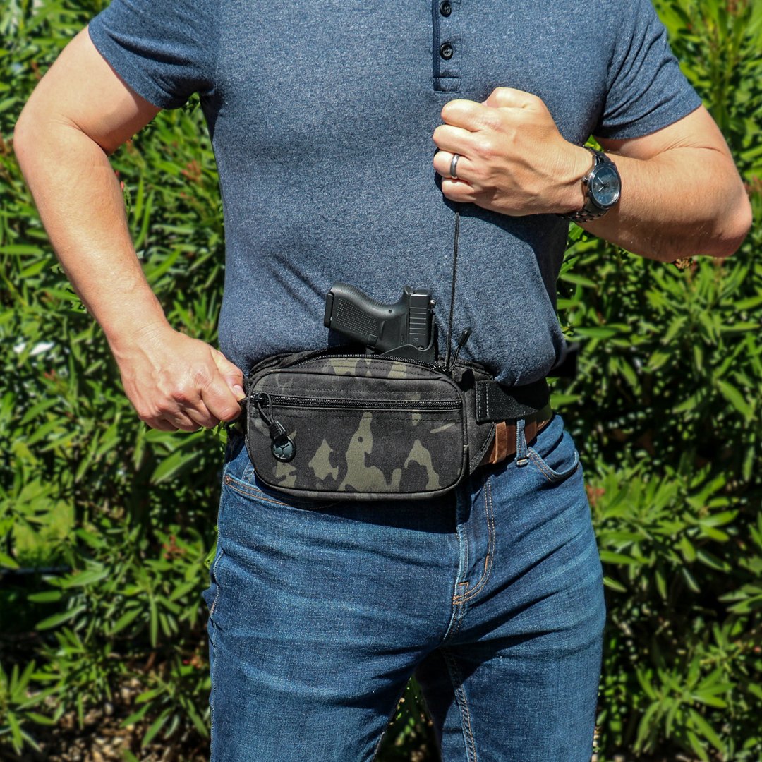 galcogunleather's tweet image. FASTRAX FRIDAY! Galco's FasTrax PAC™ waistpack is designed to blend with casual modern clothing styles while discreetly carrying a compact defensive handgun ready for instant action.

Shop now: soo.nr/qH2Z

#galco #fastrax #fastraxfriday