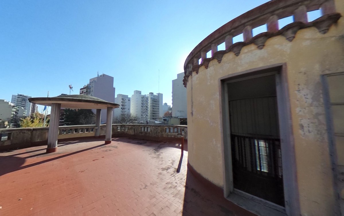 visita360ar's tweet photo. 🎺 Un castillo en plena ciudad 🏰

En el corazón de Villa Urquiza, casa única de estilo con balcones y terraza ornamentales.

https://t.co/3NXcLtTnHd 

Recorrela en 360º y soñá un poco.. Que harías en ella? 
Sampedro Inmuebles

#Inmobiliarias #FotografiaInmobiliaria #Castillos https://t.co/IOt7hxDSsr