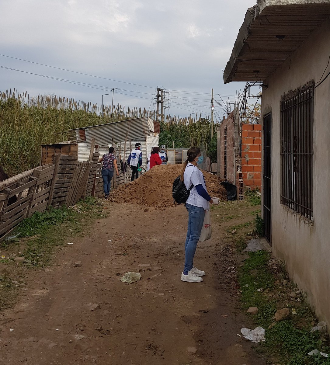 colectivoexacta's tweet photo. Relevamiento epidemiológico comunitario de las Brigadas Sanitarias Ramona Medina de @exactas_unlp en Villa Argüello junto a la @RegSanXI de @SaludBAP y la Secretaría de Salud de @prensaberisso https://t.co/39HPTb2AEq