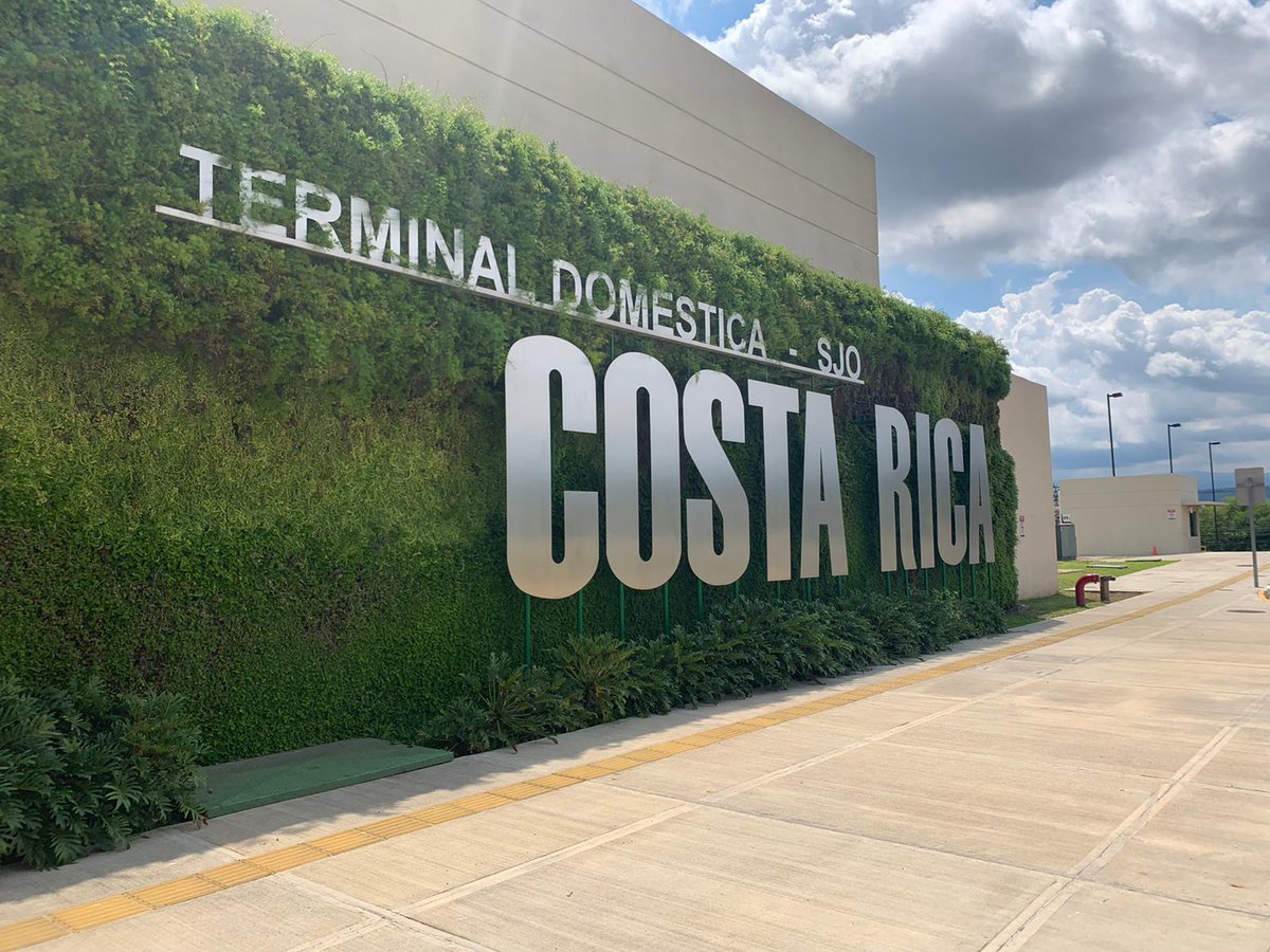 MD1Program's tweet image. Aside from COVID-19, emergencies are still happening and MD1 brings the hospital to patients in need. Here’s MD1 Physician Dr. Navin Ariyaprakai in Costa Rica right now bringing home a critical patient to the U.S. #ems #md1program #emsphysican #medicaltransport #flightphysicians