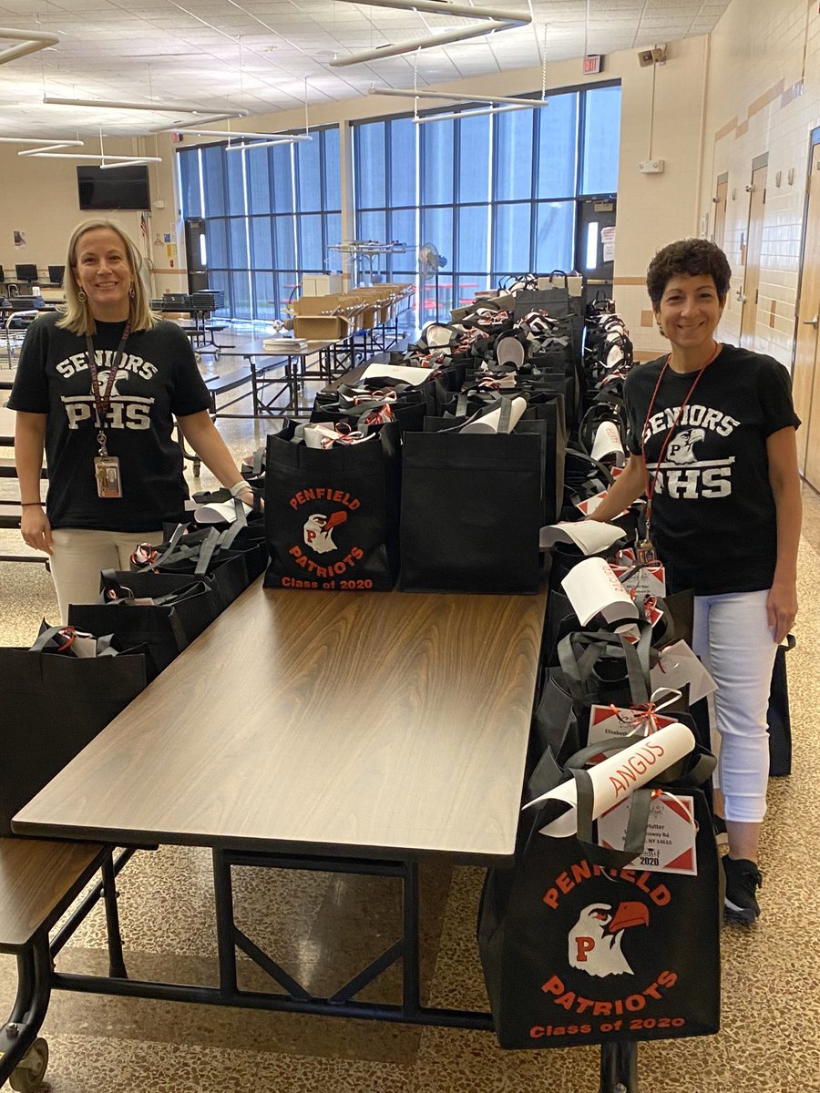 penfield2020's tweet photo. HUGE shout out to all the staff members who made the senior delivery possible! I was so excited I didn’t get many pictures but It was so much much fun for our PHS staff to see the seniors again in person and have a few moments to celebrate with them!!! ❤️ https://t.co/b1RUZPU2Fo