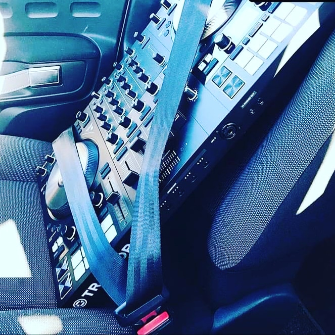 SelectorJosh2's tweet photo. Ha ha no way, I thought it was just me who did this 😂 Note that seat is for my dj gear.

#djlife #musiclover #traveldj  #musicpassion  #traveling #lafeteskoolofdjz #joshmedia #djlifestyle #djtip #djcoach #djtraining #learntodj #selectorjosh #joshmediadjz #djkit #commercial https://t.co/WEzUAzrSrD