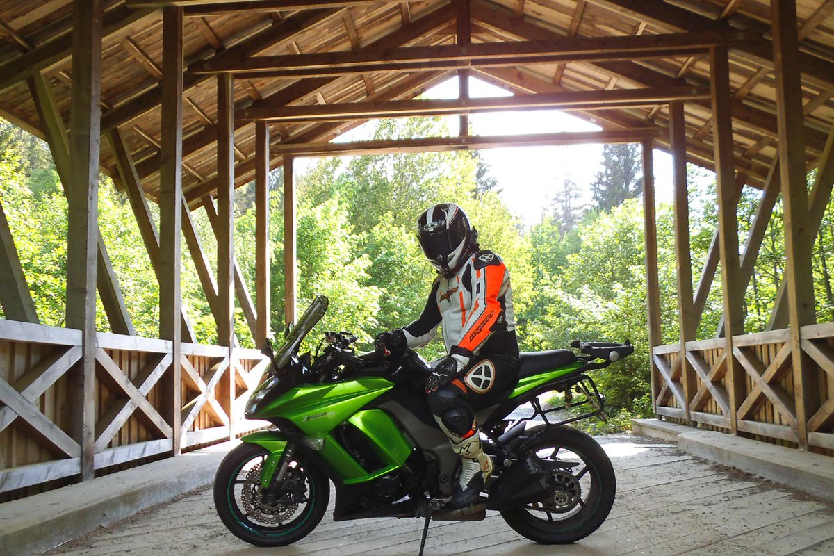 morning all, we got huge thunderstorms coming, but im trying to get a bit of riding in before hand, wish me luck, and have a wonderful day #sportcockandactionshit #Harz #Harzmountains #yourharz #braunlage #motorcycles #Peace #Kawasaki 👍✌️☀️🐓🐓🌩️🌩️🌩️