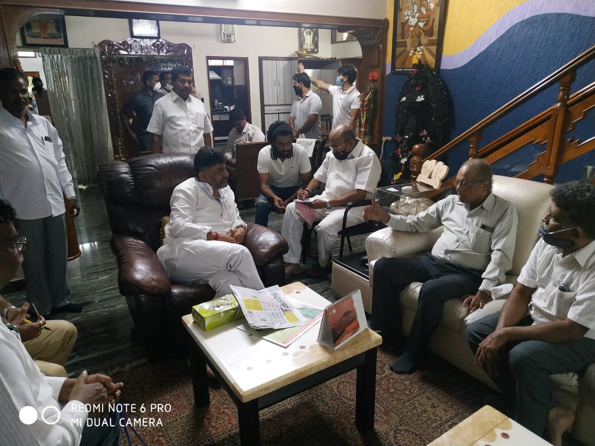 Took part in the breakfast meeting headed by former Minister & MLC HM Revanna at his Mahalakshmipuram residence. Former Mayor J Hucchappa, Prof. B.K. Ravi, Kantharaju, Hanumanthe Gowda & other leaders were also present.