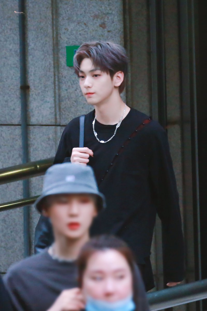 redemption1205's tweet photo. 200612 뮤뱅 수빈 퇴근  

#최수빈 #수빈 #SOOBIN  #TOMORROW_X_TOGETHER #투모로우바이투게더 #TXT 
@TXT_members https://t.co/JFJJPzn18p