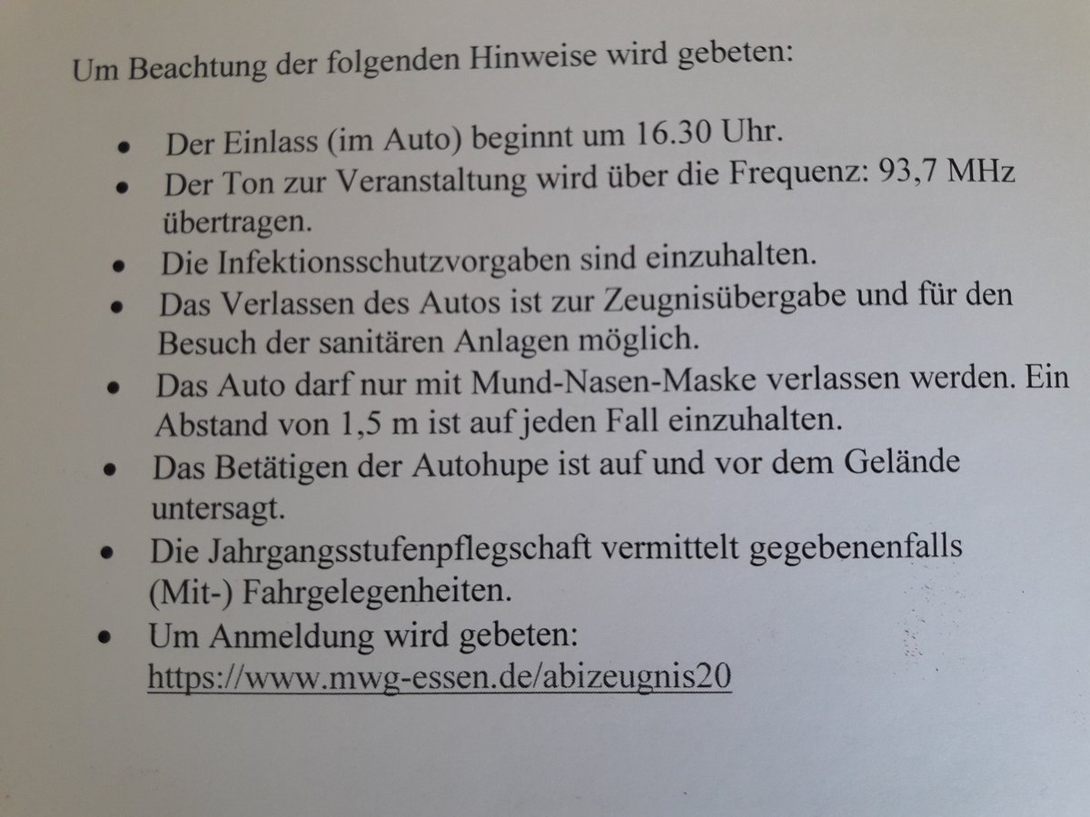 Morrisseyla1's tweet photo. Abifeier im Autokino? Für meine Tochter hätte ich mir wirklich etwas anderes gewünscht😑 #abi2020 #abschluss #abiball #stolzemutter #schule #autokino #coronaabi https://t.co/GYYt3DA9MJ