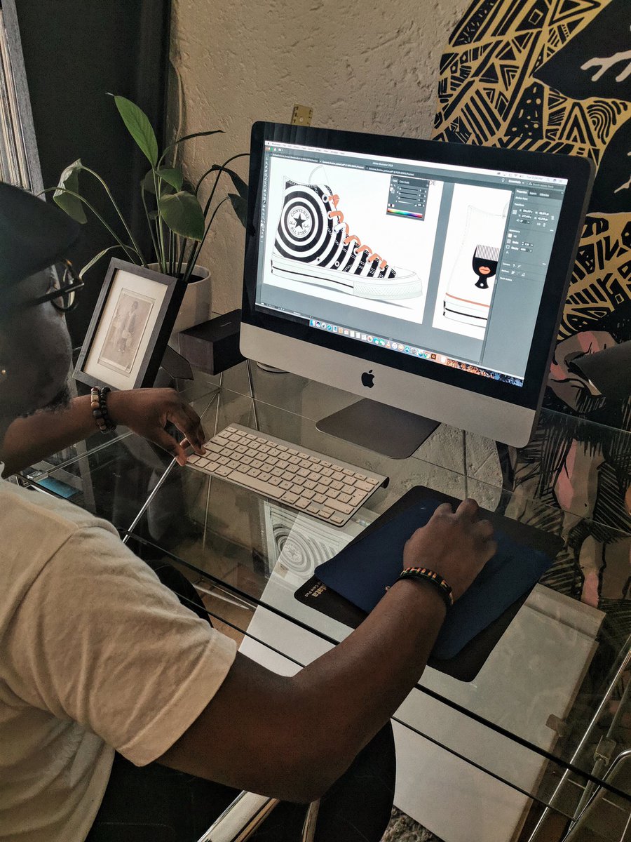 sindisonyoni's tweet image. I’ve designed another Limited edition for @Converse with the brother @fhatuwaniMukhel. Our design depicts togetherness + peace during these times where we’re all apart. Proceeds go to The Nelson Mandela Children’s Fund.
#CreateatHome #CreateforPeace #Azaniah
🇿🇼x🇿🇦