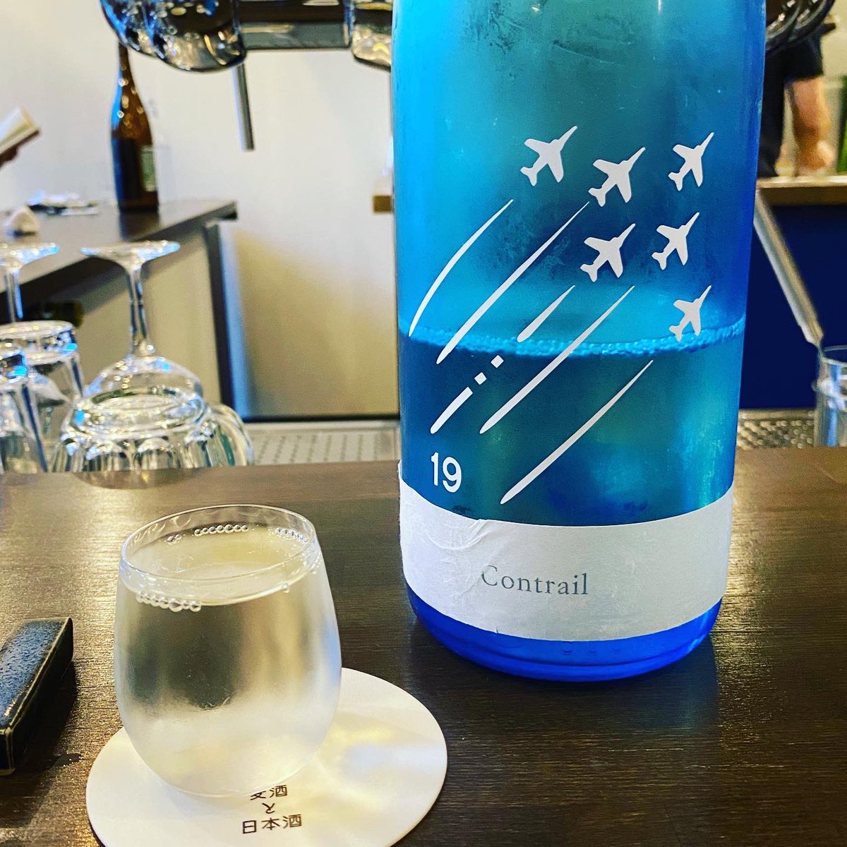 Hata_yokohama's tweet photo. 昨日は酒好き仲間と美味しい勉強会。
19Contrailと生ビール二度注ぎ とシャトー・ラ・トゥール・カルネ2012とバロン オタール VSOP。
#日本酒 #19contrail #ブルーインパルス #尾澤酒造場 #生ビール #二度注ぎ 
#chateau #latourcarnet2012 #france #ワイン #baronotard #vsop https://t.co/r37wZ3plmo