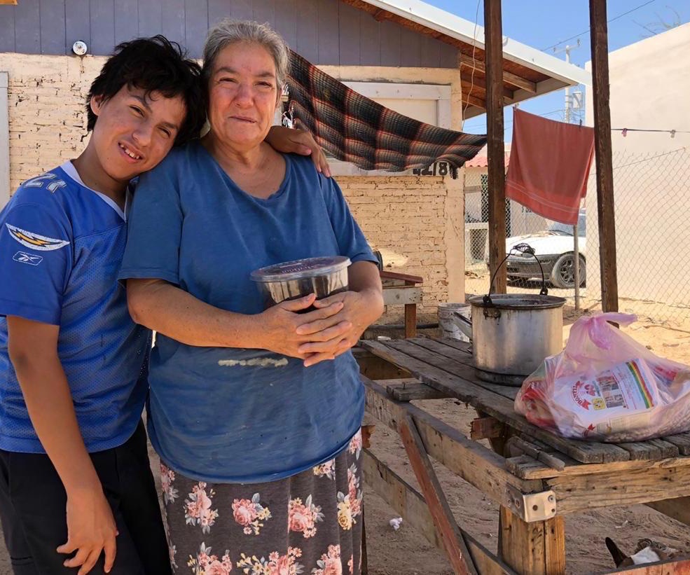 DIFSLRC's tweet photo. Continuamos con la entrega de alimento a quienes más lo necesitan, gracias a todos quienes se han sumado y han sido parte.⠀
#DIFesdeTodos https://t.co/J3K5EMGsAG