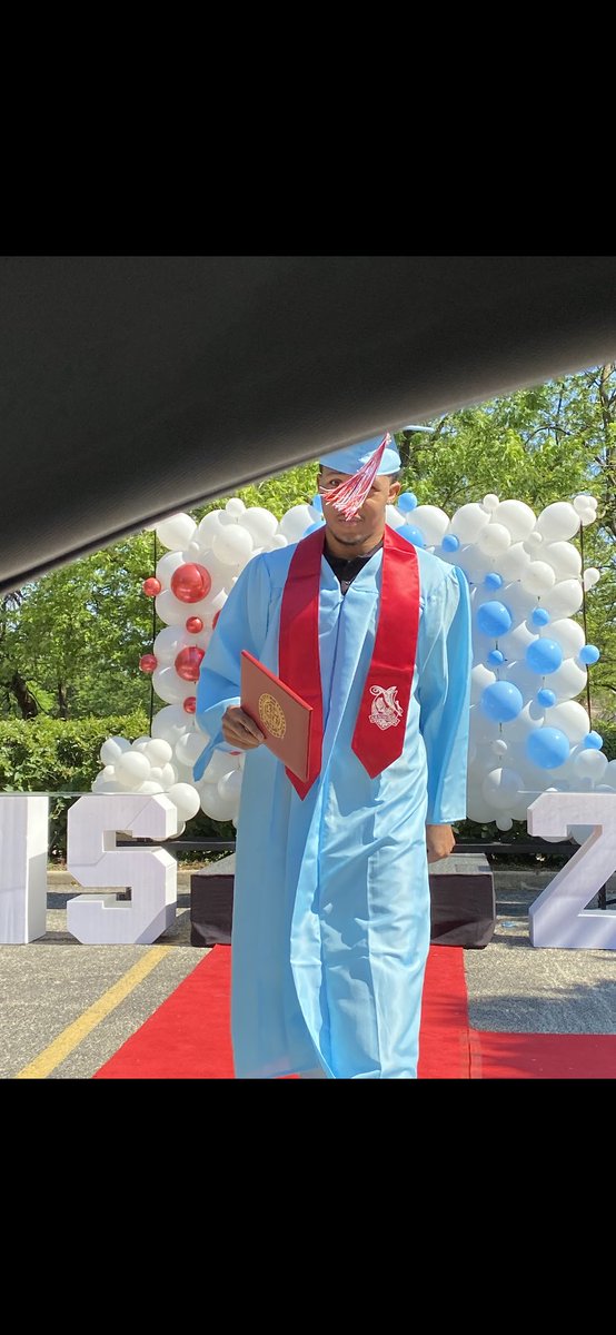 LJ__5's tweet photo. Look Ma I Made It 🎓 https://t.co/5rtK8DklpC