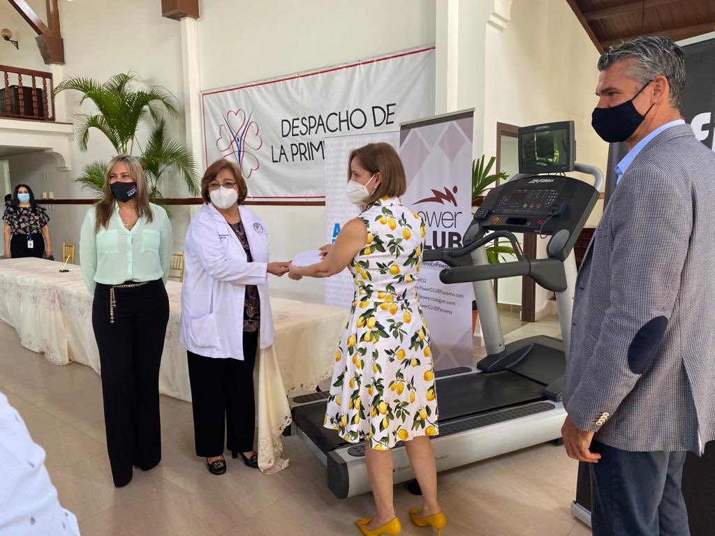 Orgullosa y Feliz. Aportando nuestro granito de arena.  Donación de equipos fitness a los funcionarias de la salud. Instituto Oncológico, Hospital del Niño, Santo Tomás, Instituto de la salud Mental.  <a href="/PowerClubPANAMA/">PowerCLUB</a>