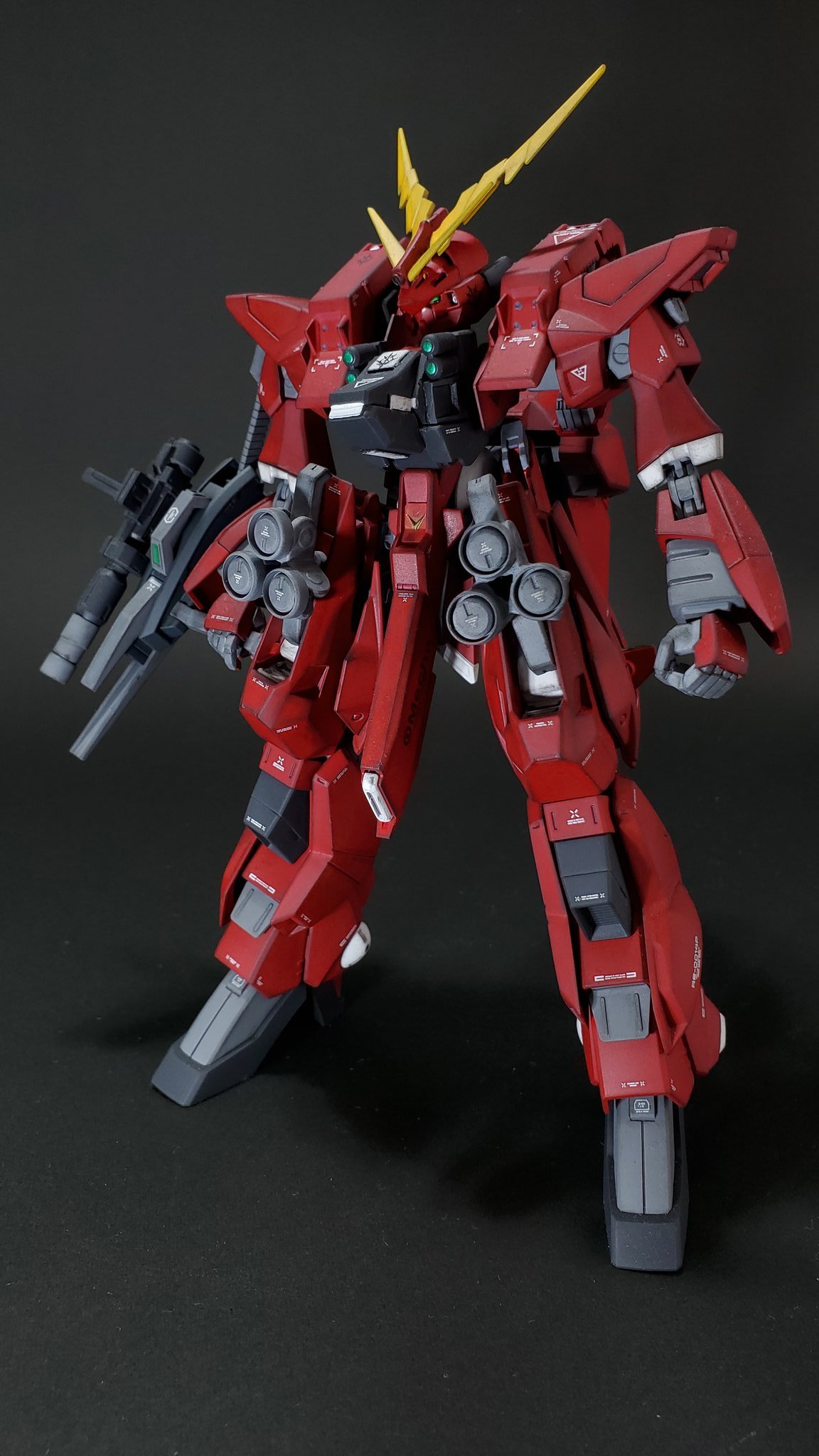 雷鉄 Tr 6 バーザム 撮り直しましたが黒背景によって ワインレッドの赤みが引き立ちました ガンプラの画像を貼るとrtされると聞いて 撮影ブース T Co X6dzpkk1xw Twitter