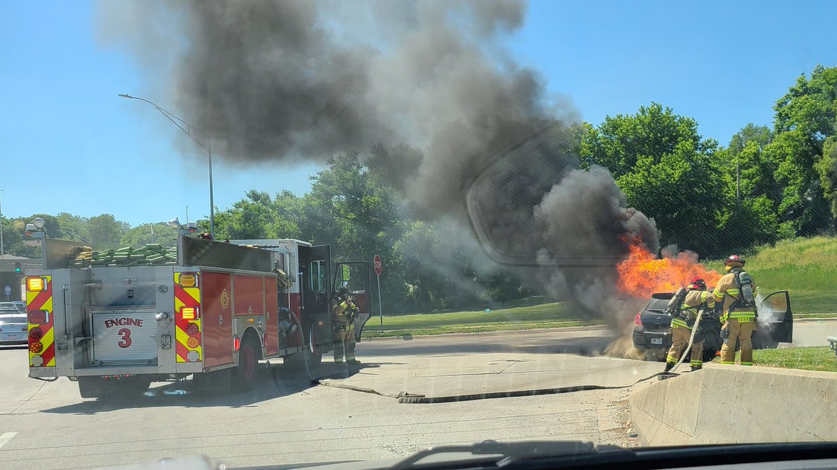 2120RMIL's tweet photo. Work was interesting today. Back to the normal calls of cars catching fire after running over couch cushions and saving toddlers locked in pickups when it's 92° out.
But please, tell me again how police need to be defunded. https://t.co/E2U5qupOmC