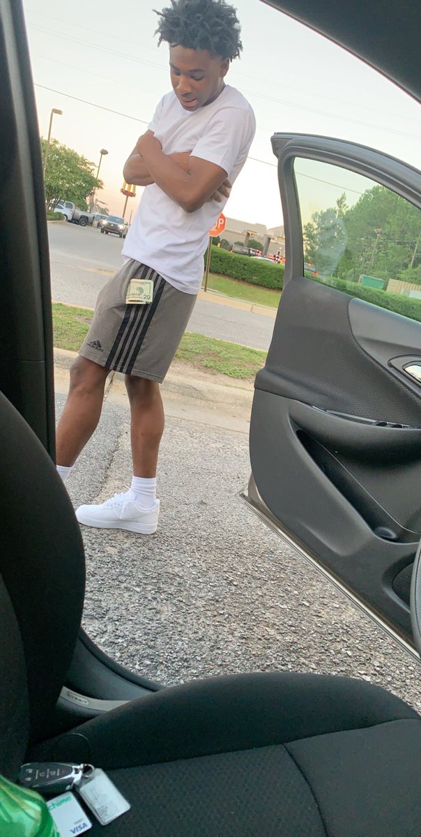 JChop10's tweet photo. Rather stick to myself cause ion like bein friendly💰🖤 https://t.co/uUGycFgY7V