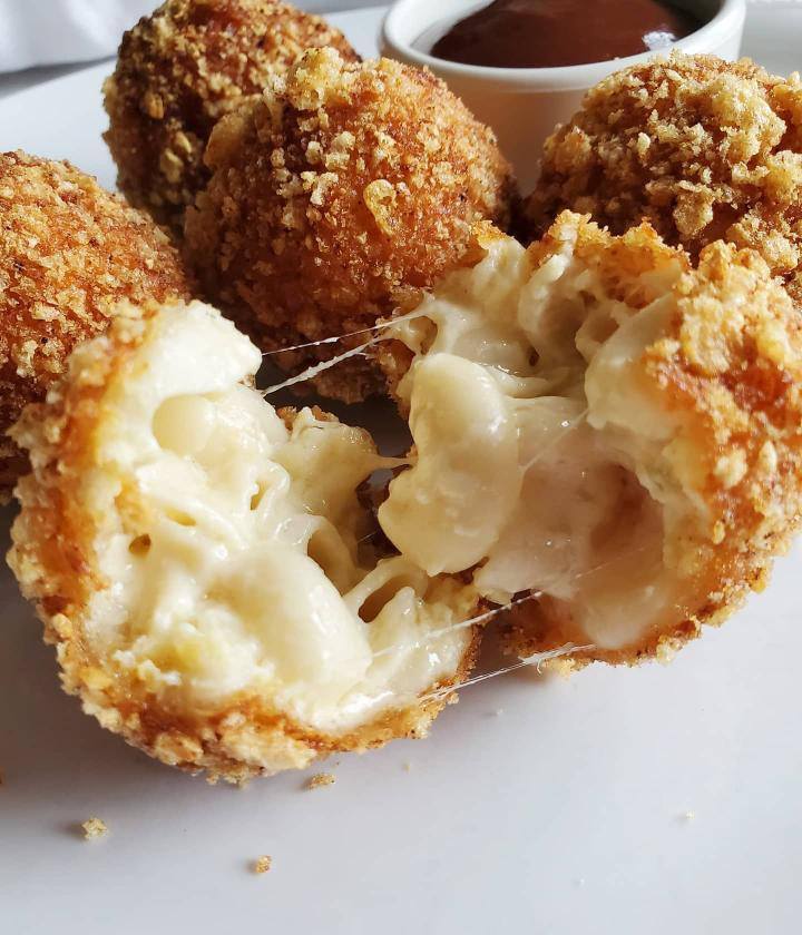 ketoevolved's tweet photo. We are constantly blown away by how incredible your recipes are! Who would have ever thought that you could get KETO FRIED PEPPERJACK MAC AND CHEESE BALLS?? 

 Click here for the full recipe: https://t.co/6VjZCskP80

#keto #ketorecipe #ketolife #ketoevolved #ketofried #recipe https://t.co/A84wJfkINw