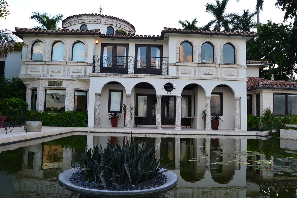 YHCE_inc's tweet photo. #HistoricalRenovation made at Sunset Island. #YHCEprojects. 

#miamiarchitecture #sunsetisland #structuralengineers https://t.co/qIMvXj7MLD