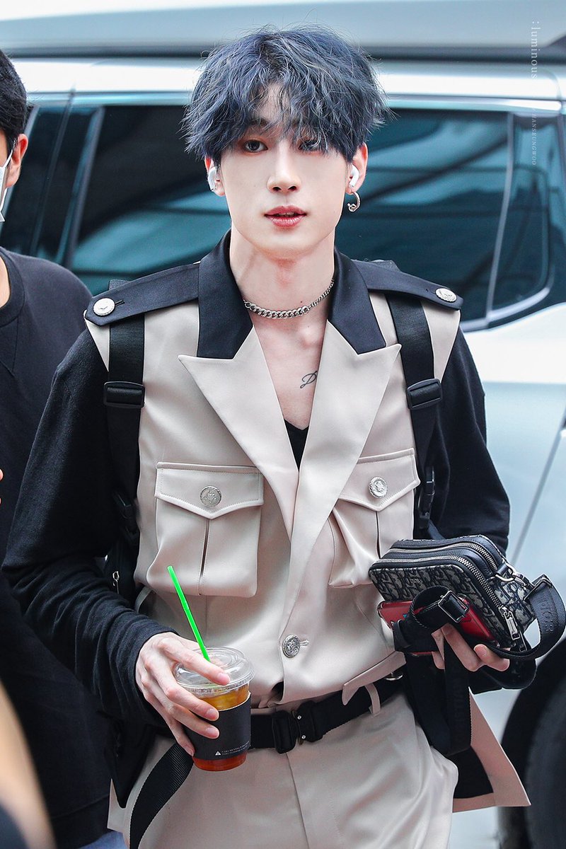 luminous941224's tweet photo. #한승우 #승우 #우야 #HANSEUNGWOO #SEUNGWOO #韩胜宇 #빅톤 #VICTON #Mayday #메이데이

200613 뮤뱅 중출&amp;퇴근

무대의상만 입으면 옵이였다가
사복입으면 다시 겸댕쓰☺️
청량컨셉이 무슨 필요야>.<
우야가 청량 그 자체인데😉 https://t.co/wy5x961pPQ