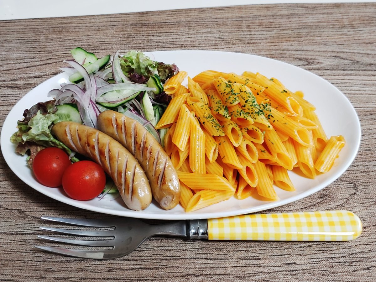 pikarinomama's tweet photo. 今日のお昼ごはんは

ペンネとトマトクリーム

#お昼ごはん
#おうちごはん
#ペンネ
#トマトクリーム
#queencookcafe https://t.co/8I4ee8haR9