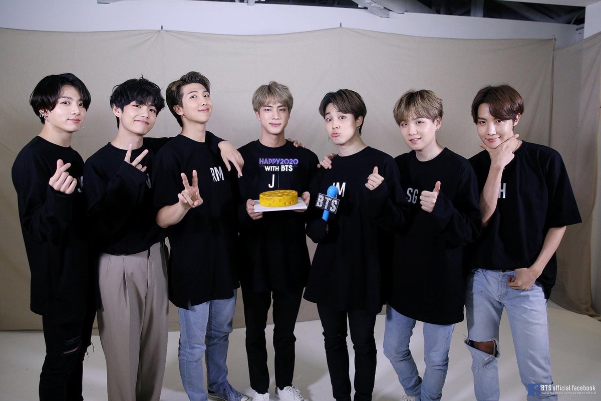 kookvisreally's tweet photo. Я безумно благодарна судьбе, за то, что познакомила меня с этой группой, я поздравляю всех с этой прекрасной датой, за эти 7 лет мы прошли через многое, но я знаю что дальше будет больше
i purple you💜💜💜
#BTS7thAnniversary
#방탄소년단 
#7YearsWithBTS https://t.co/MIrX2LqO7E