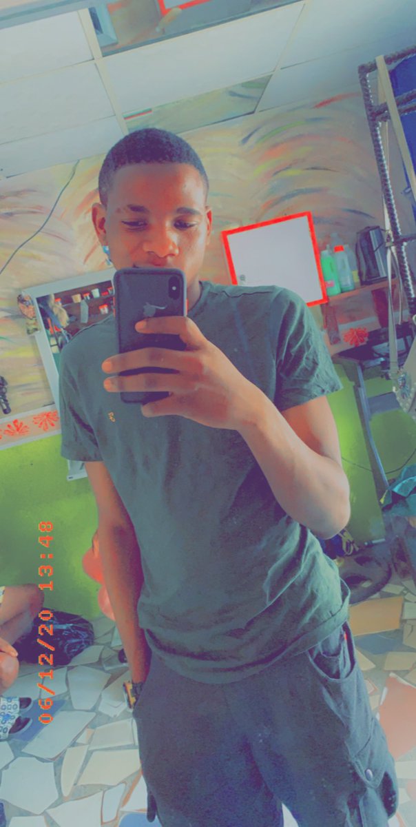 BabsTomzy's tweet photo. I don’t want to be a late comma
 
Even though my teacher no understand 

Sey the hold up wey catch me tie rapa 🙏✝️ https://t.co/CKd2QKSVNc