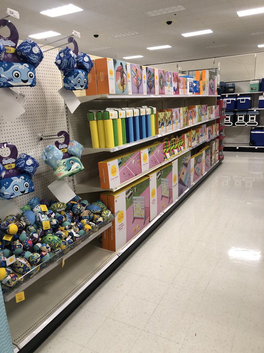TheTargetBrian's tweet image. 1842 We finally got to clean up mini seasonal.
#brand4daze.                                           #superflex.                                                  #keepitkrispy @palayeva @Audrey_Och @RachelH1842