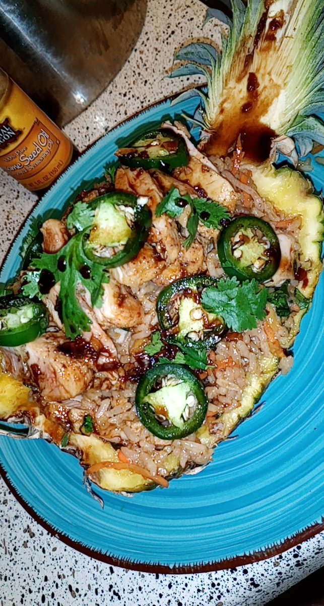Yng_Kin's tweet photo. Pineapple chicken ๐ฅ๐ฅ๐ฅ w/ teriyaki drizzle #ChefThello ๐จ๐พโ๐ณ https://t.co/XMLZtcr6B4