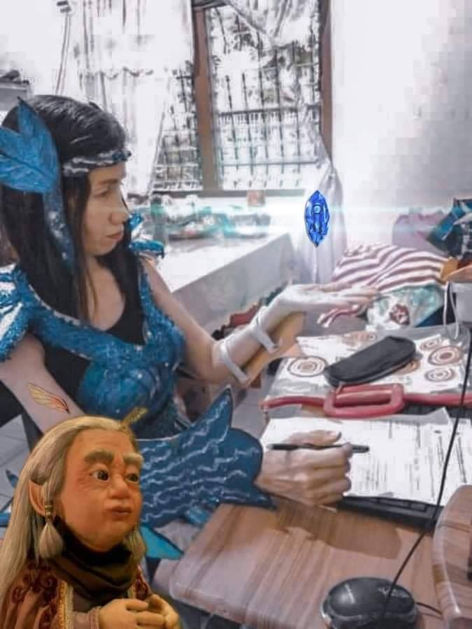 LOOK: Teacher Lorena Dela Cruz of Lamao Elementary School in Bataan, dresses up as "Sang'gres" from the television series "Encantadia" while handling remote enrollment for school year 2020-2021. | 📷DepED