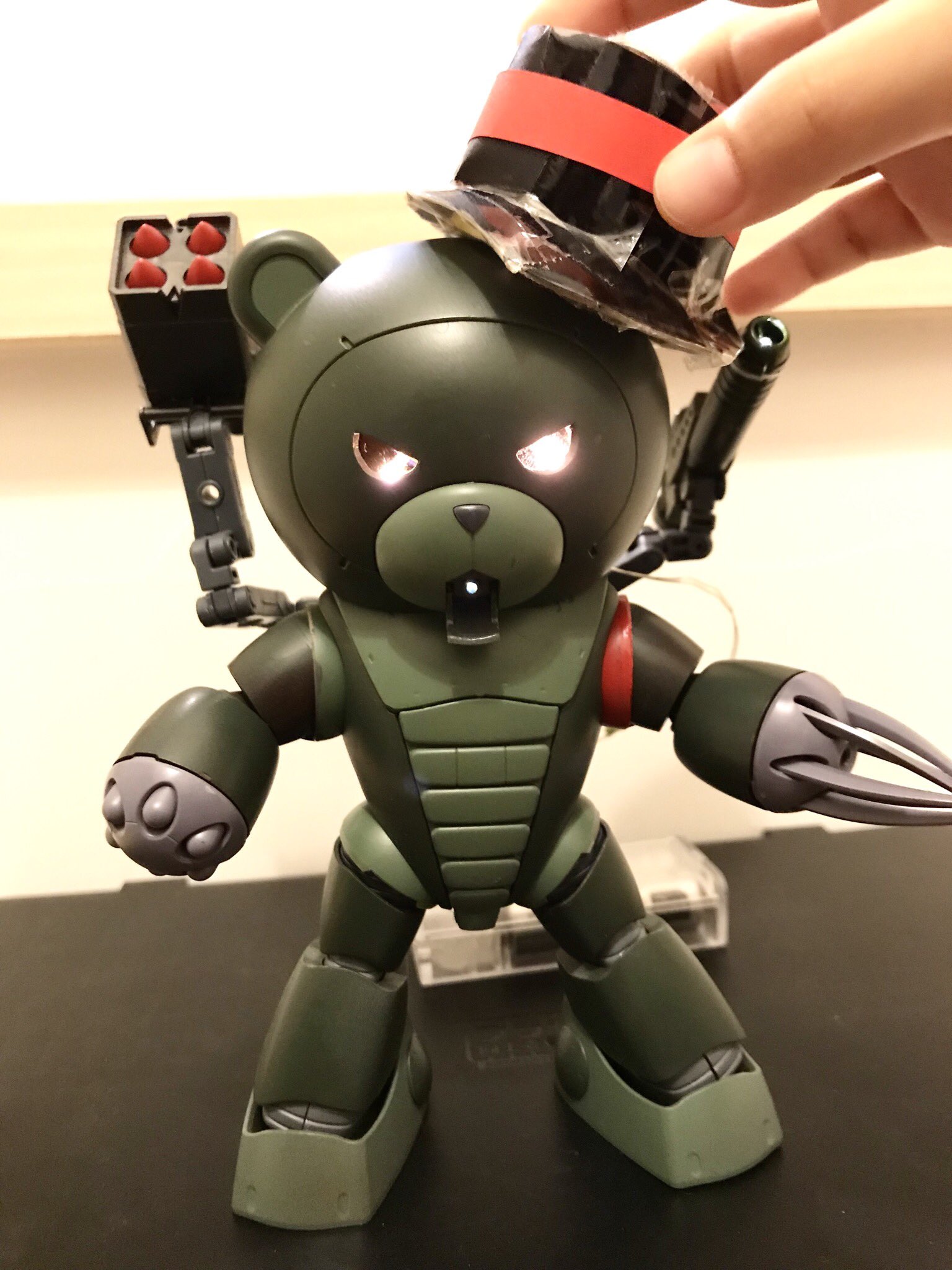 カトヤヒ ガンプラ 特撮 ミニ四駆専用 パパッガイ 完成 実は構想だけはママッガイが発売された時から考えてた ボトムズ風のカラーリングで家族を守るために本気で怒れるパパッガイ 長女がポテチの箱で帽子を作ってくれた 目と口とキャノンは電飾