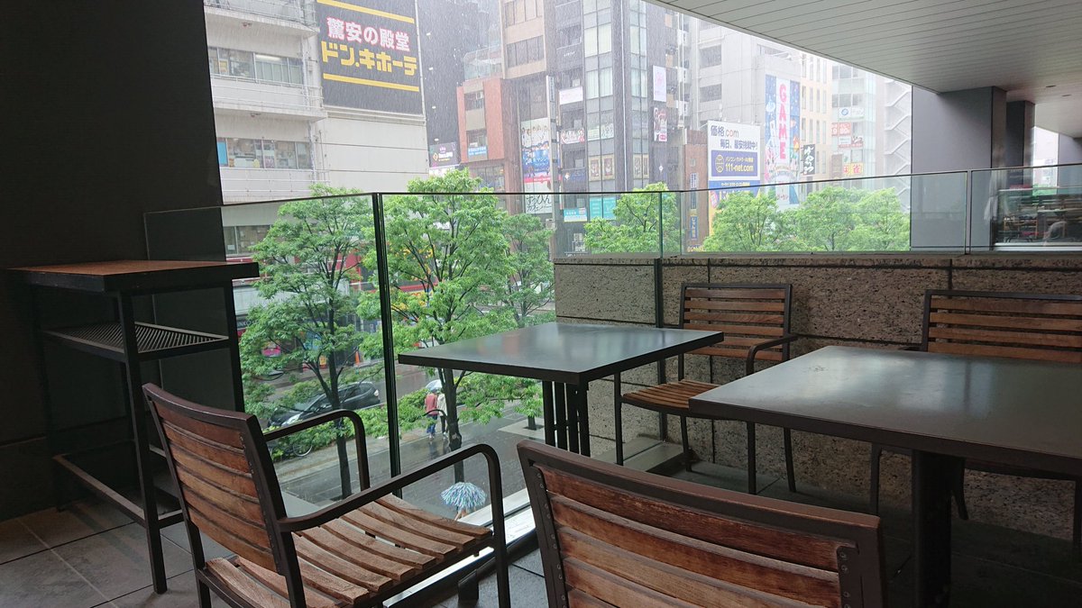 Pronto プロント Udx店 秋葉原へお越しの皆様 今日は雨が強い でもそんな時はプロントで雨宿りしてください テラス席半分は雨で使えませんが 雨に濡れない席もあります もちろん店内も空席あります 雨足弱るそのときまで お茶して