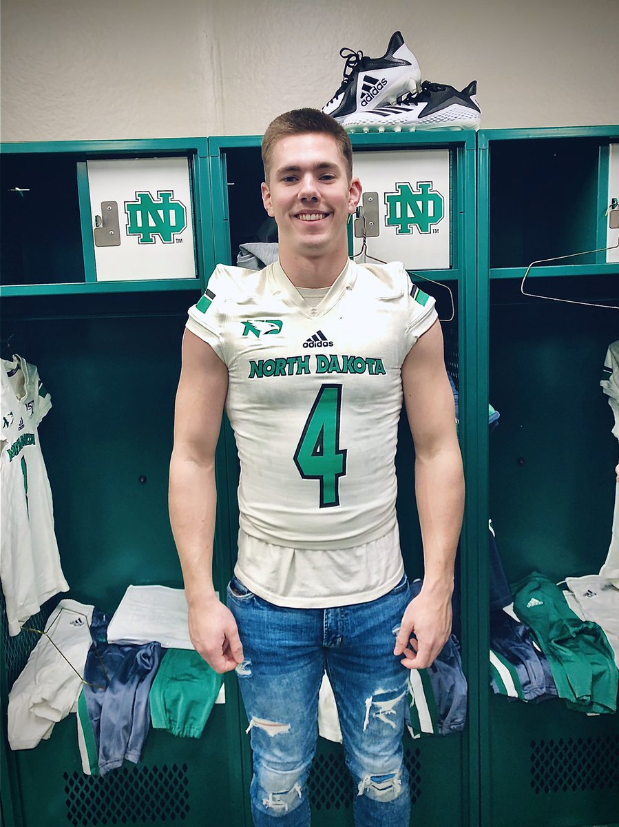 JFet44's tweet photo. 100% Committed💚🖤🤍 #BirdsofPrey #FightingHawks https://t.co/SnnRVcuIPf